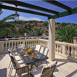 2 bedroom Apartment in Splitska on Brac, Sleeps 4-6