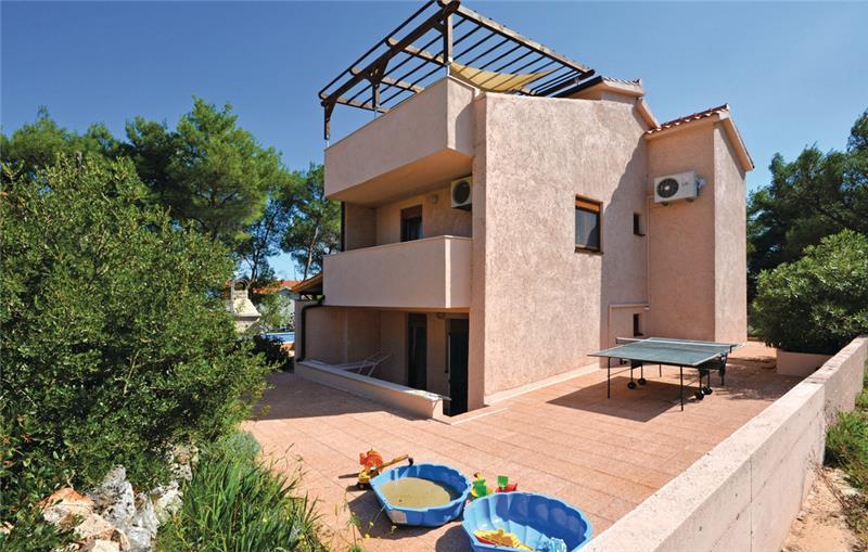 Villa in Jelsa, photograph 2