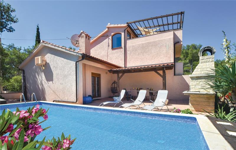 Villa in Jelsa, photograph 1