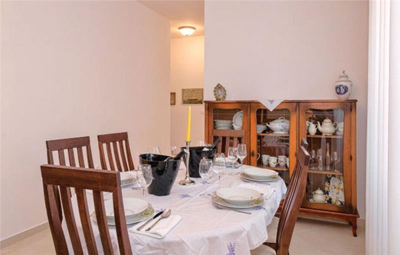 Sea-view villa in Jelsa, photograph 9