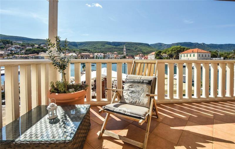 Sea-view villa in Jelsa, photograph 7