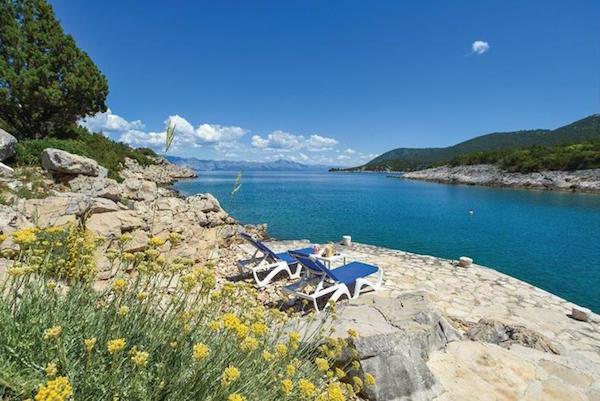 Beachfront villa in Zastrazisce, photograph 2