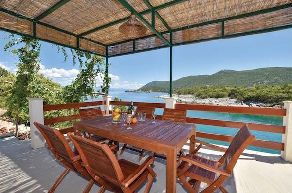 Beachfront villa in Zastrazisce, photograph 1