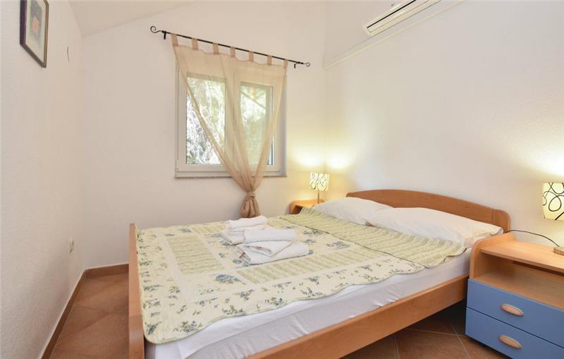 Beachfront villa in Zarace, photograph 14