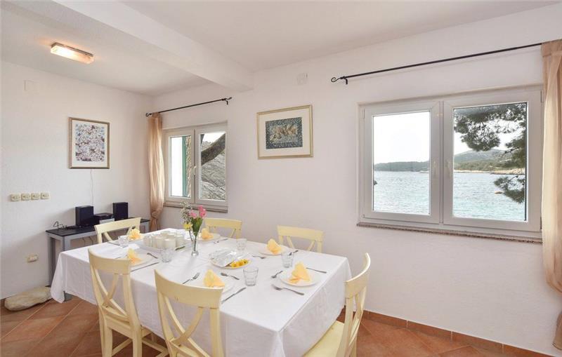 Beachfront villa in Zarace, photograph 8