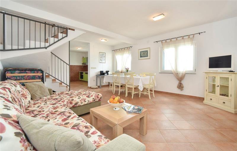 Beachfront villa in Zarace, photograph 6