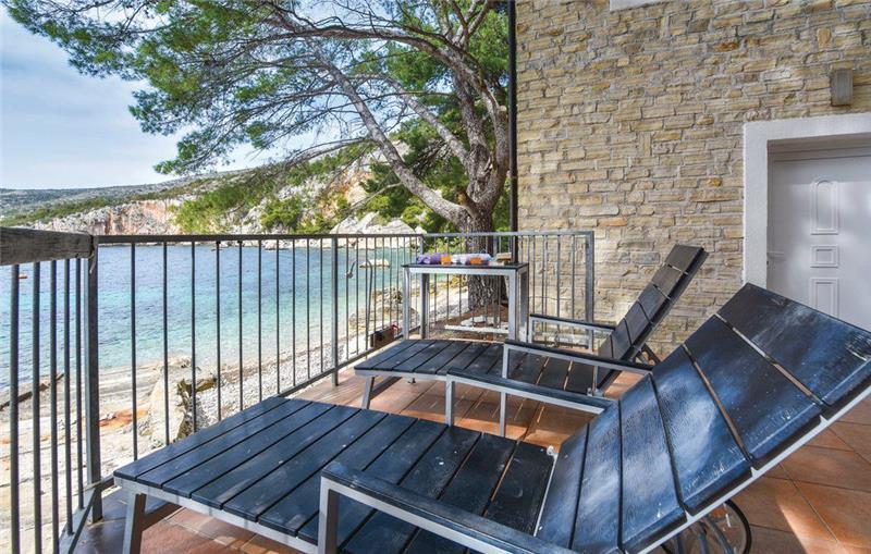 Beachfront villa in Zarace, photograph 4
