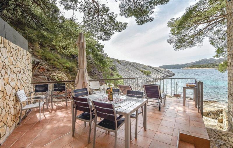 Beachfront villa in Zarace, photograph 2