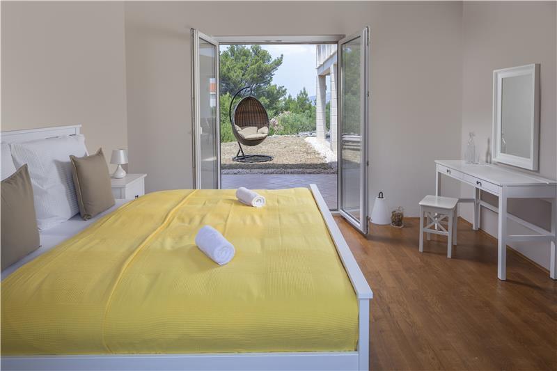 Sea-view villa in Stari Grad (Hvar), photograph 20