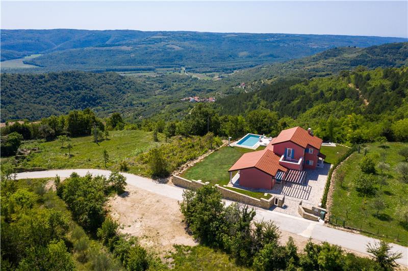 Villa in Oprtalj, photograph 3