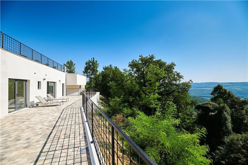 Villa in Oprtalj, photograph 8