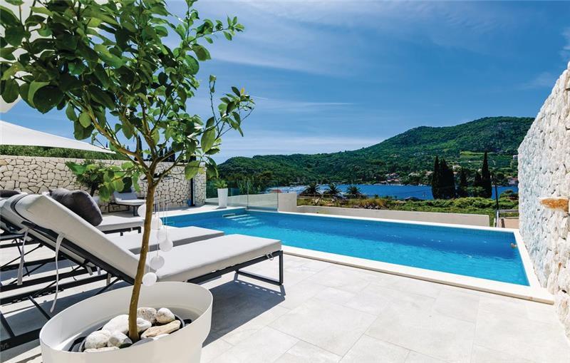 Beachfront villa in Zaton, photograph 3
