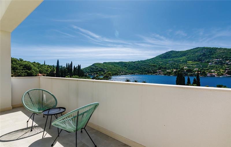 Beachfront villa in Zaton, photograph 4