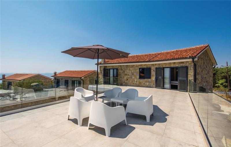 Sea-view villa in Pag Island, photograph 5
