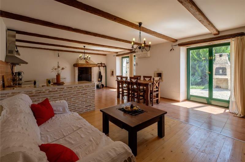 2 Bedroom Villa with Garden in Jadreski near Pula, Sleeps 5-6