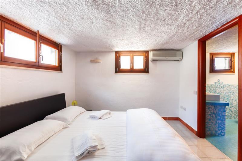 Beachfront villa in Sardinia, photograph 12