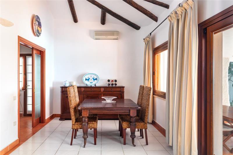 Beachfront villa in Sardinia, photograph 5
