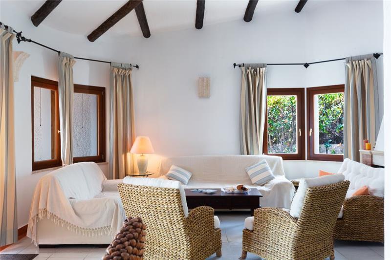 Beachfront villa in Sardinia, photograph 4