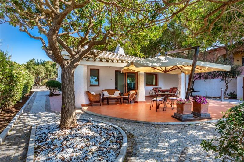 Beachfront villa in Sardinia, photograph 3
