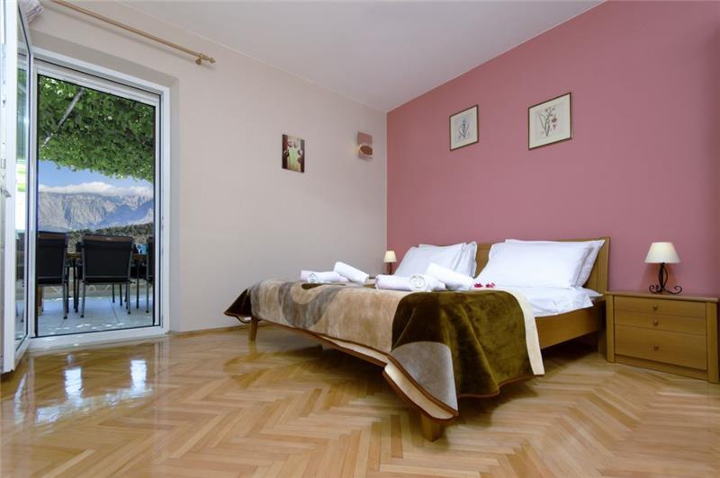 Sea-view villa in Selca, photograph 12