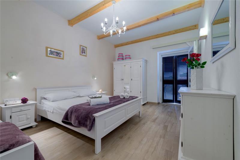 Sea-view villa in Selca, photograph 13