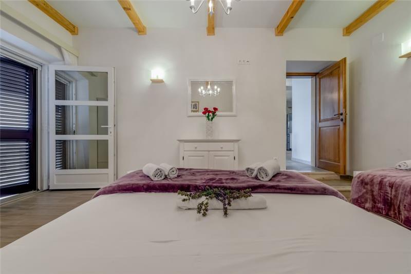 Sea-view villa in Selca, photograph 15