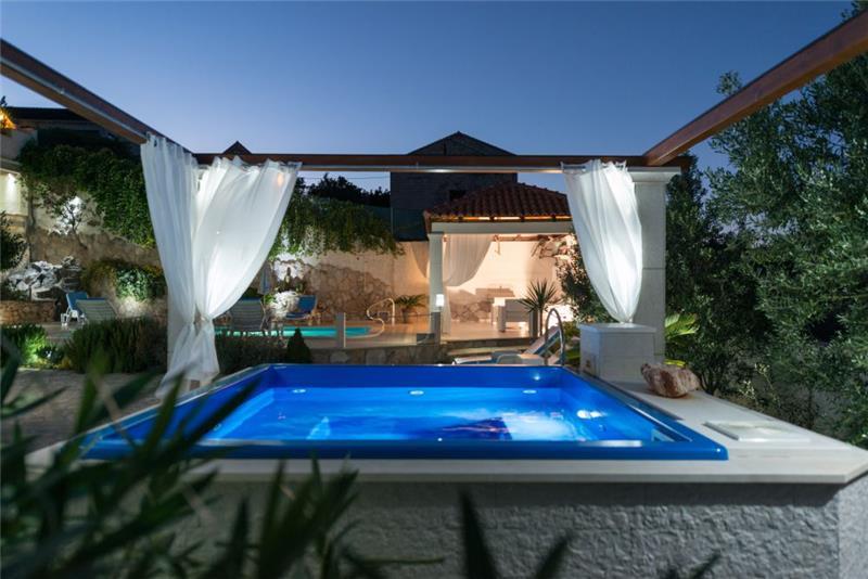 Sea-view villa in Selca, photograph 26