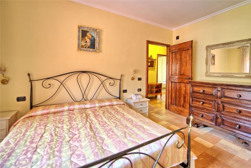 Sea-view villa in Umbria, photograph 26