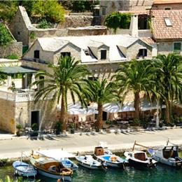 4 bedroom Villa in Splitska on Brac, Sleeps 7-11