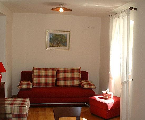 Sea-view villa in Splitska, photograph 7