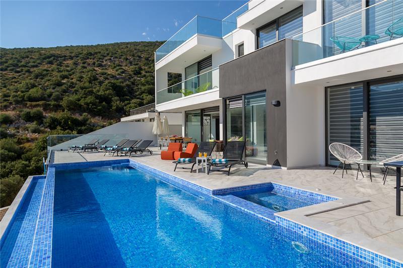 Sea-view villa in Kalkan, photograph 1