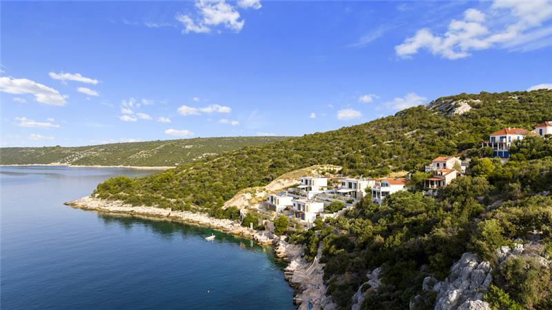 Beachfront villa in Vinisce, photograph 2