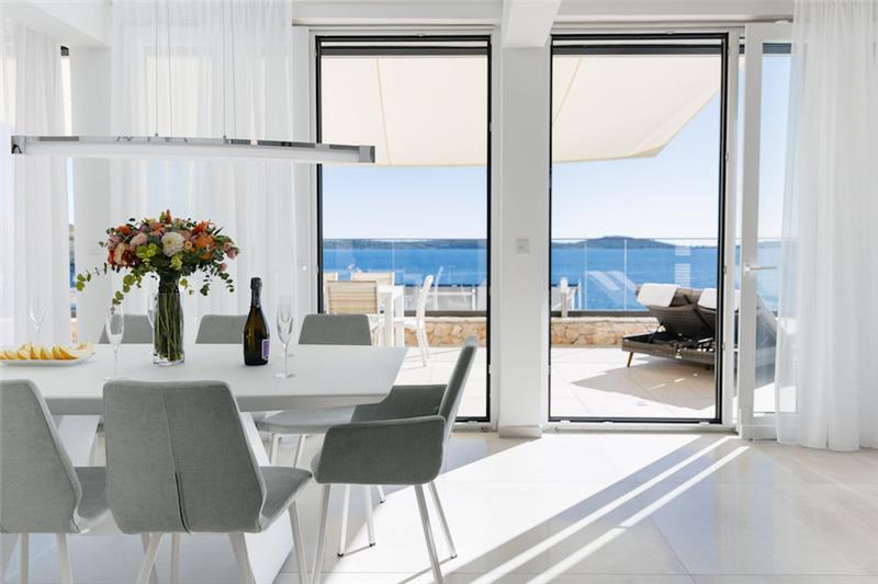 Beachfront villa in Vinisce, photograph 22