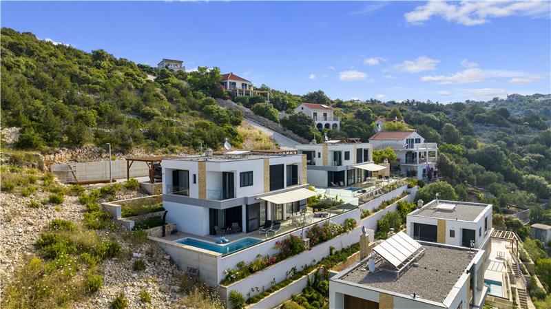 Beachfront villa in Vinisce, photograph 1