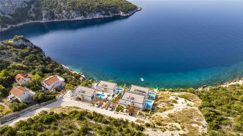 Beachfront villa in Vinisce, photograph 3
