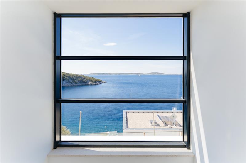 Beachfront villa in Vinisce, photograph 18