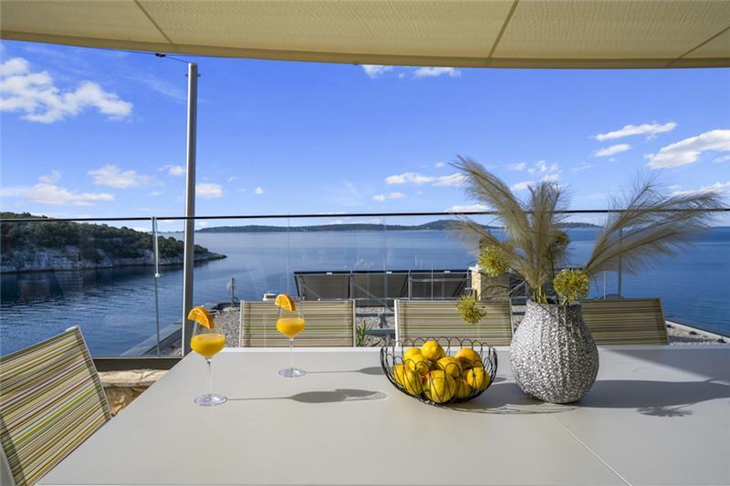 Beachfront villa in Vinisce, photograph 7