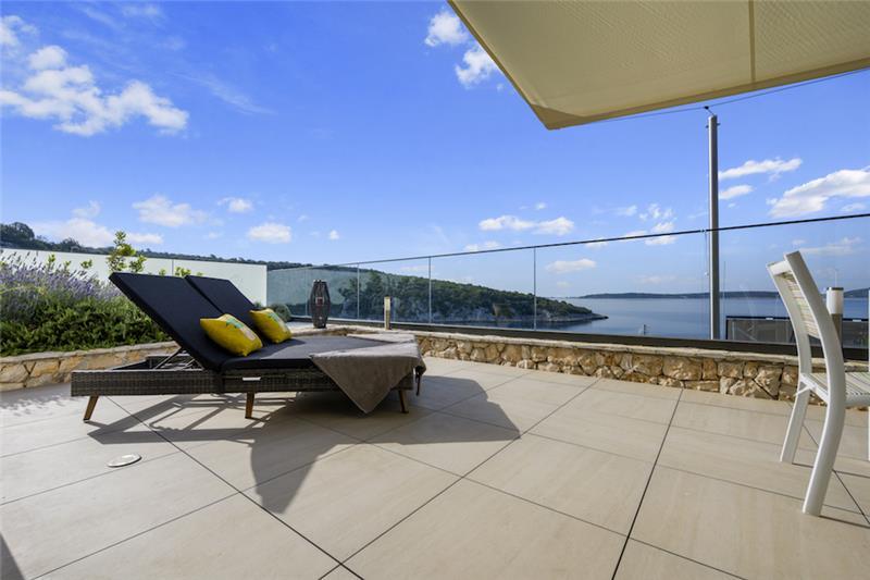 Beachfront villa in Vinisce, photograph 9