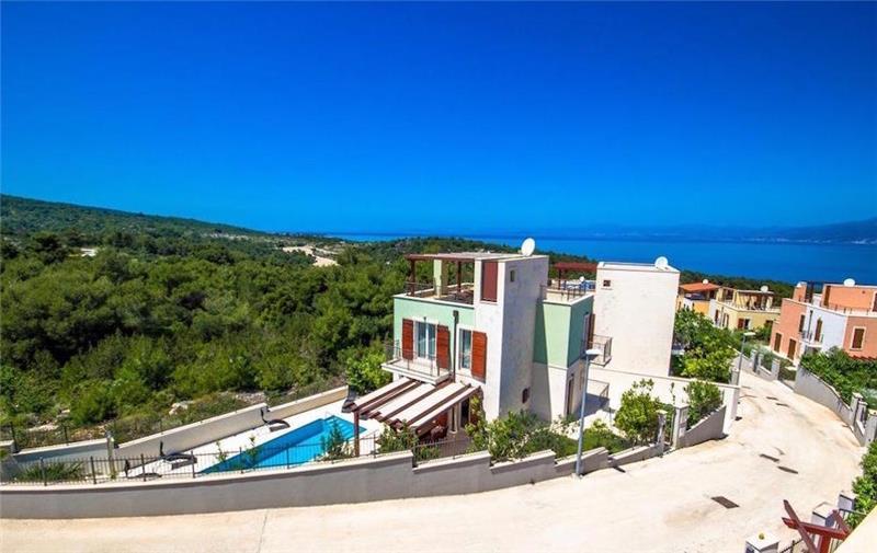 Sea-view villa in Splitska, photograph 5