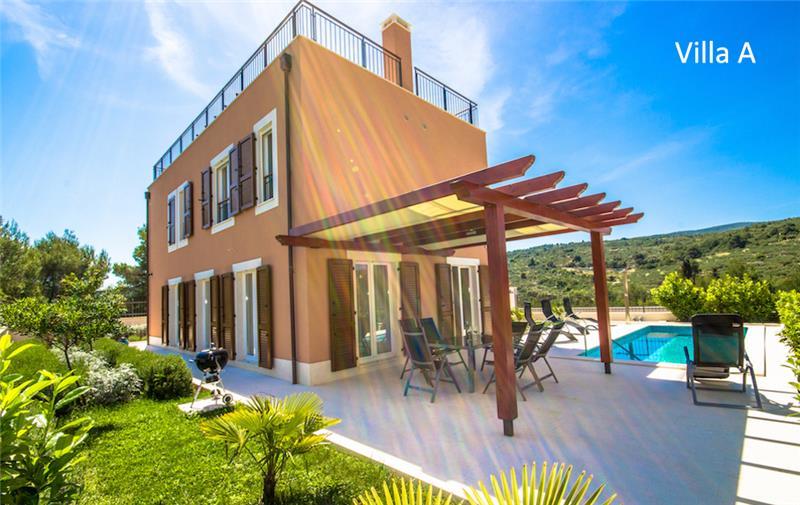 Sea-view villa in Splitska, photograph 13