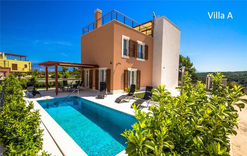 Sea-view villa in Splitska, photograph 7