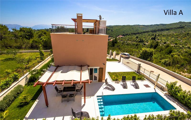 Sea-view villa in Splitska, photograph 8