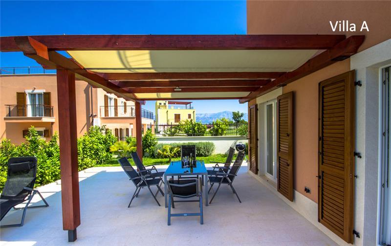 Sea-view villa in Splitska, photograph 12