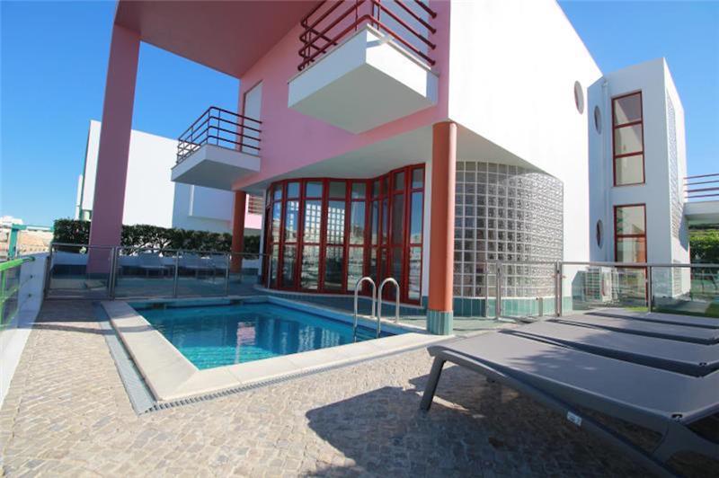 Sea-view villa in Albufeira, photograph 1