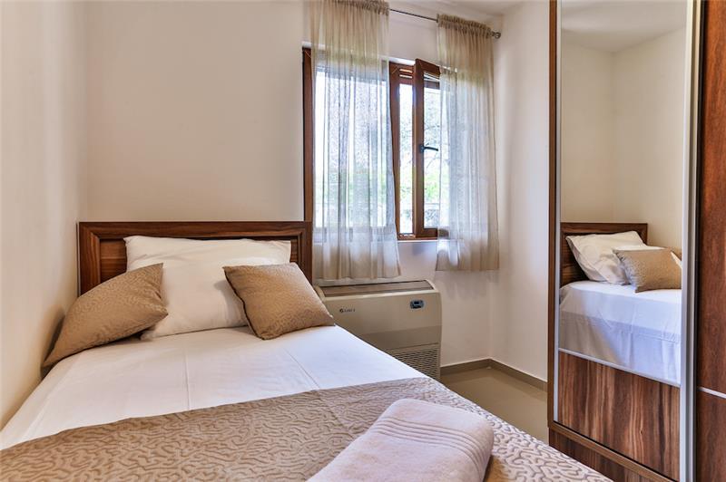 Sea-view villa in Petrovac, photograph 11