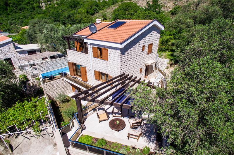 Sea-view villa in Petrovac, photograph 6