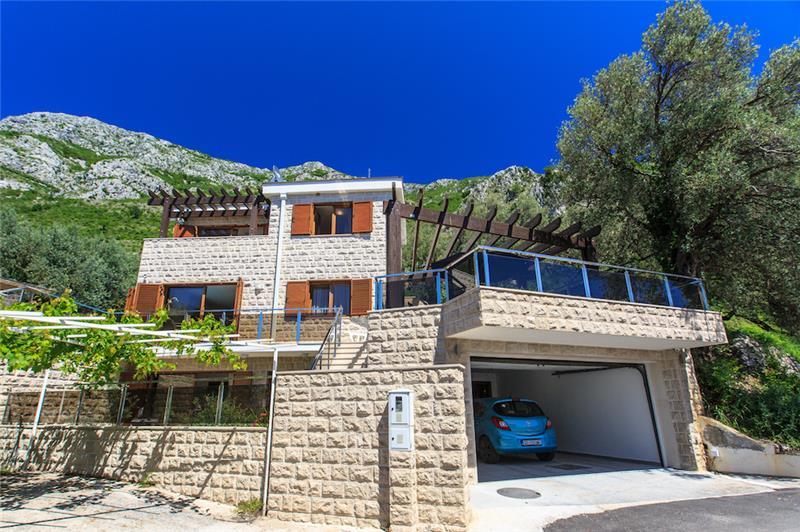 Sea-view villa in Petrovac, photograph 22