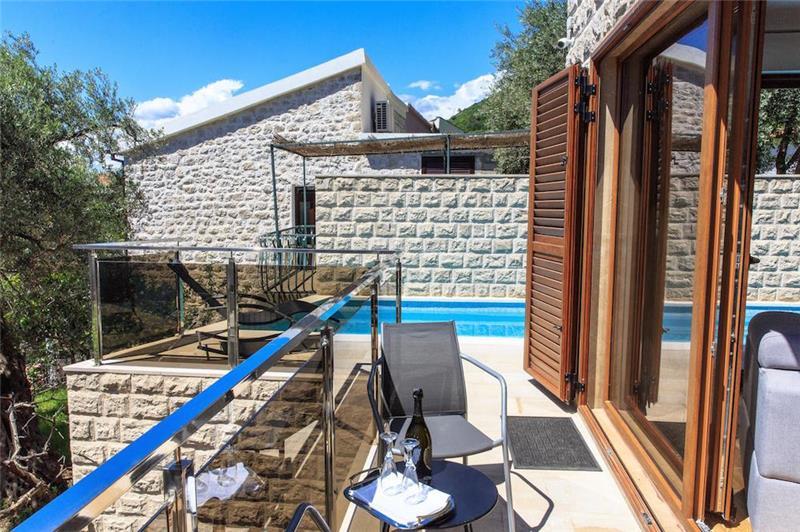 Sea-view villa in Petrovac, photograph 2