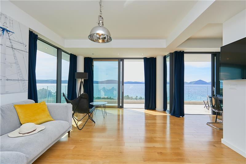 Beachfront villa in Slano, photograph 7