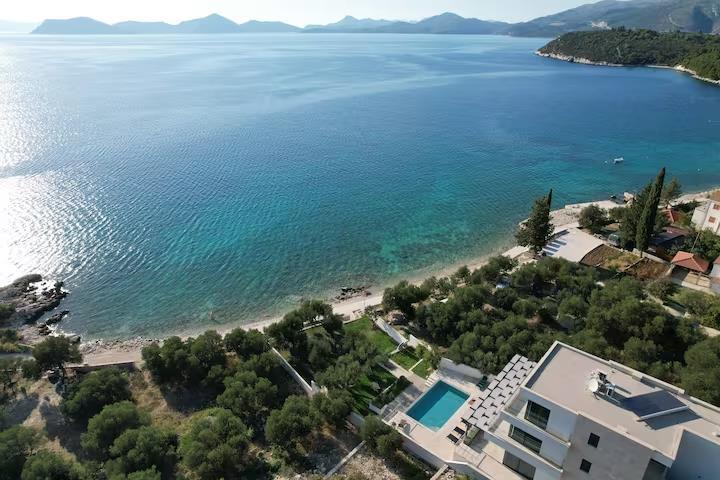 6 Bedroom Seafront Villa with Pool near Slano, Sleeps 12-14